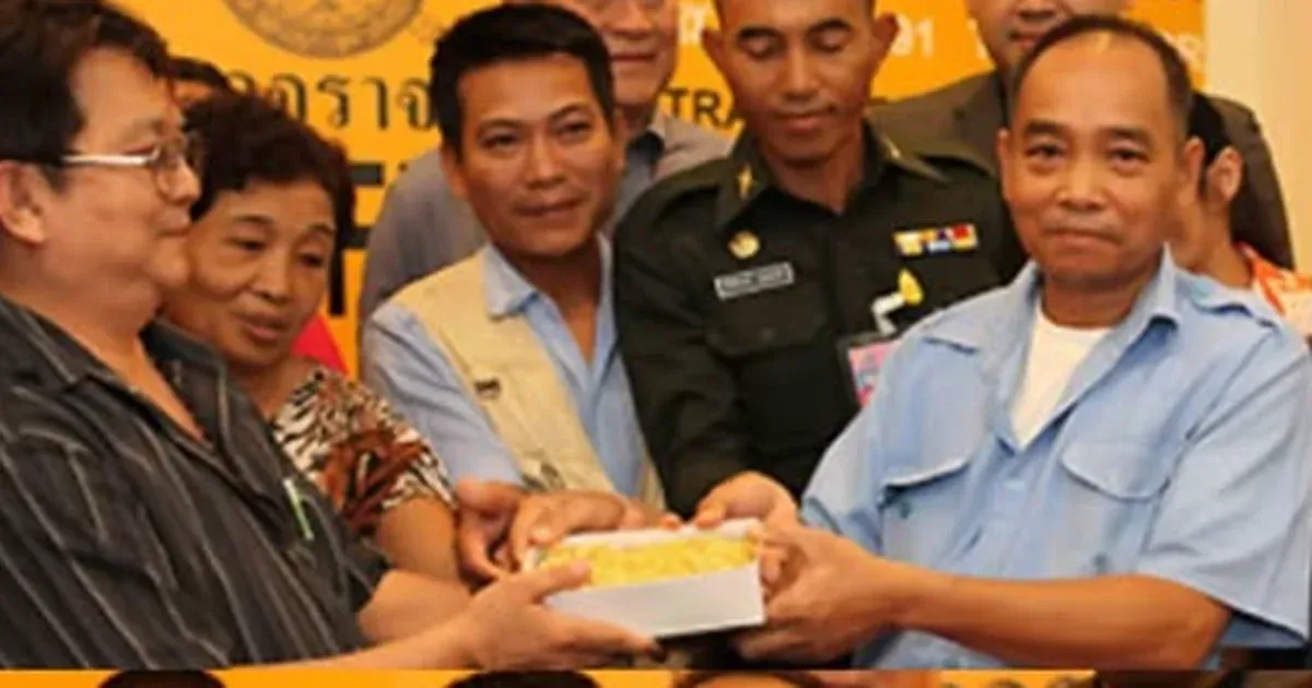 The exemplary honesty of the taxi driver and the generous response of the gold shop owner