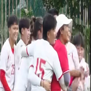 A moment with the new head coach of the women's soccer team, Mr. Mitsuo Katoh from Japan.